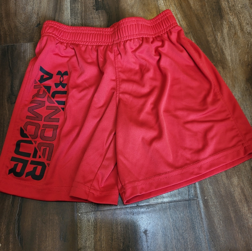 5T red and black under armour shorts